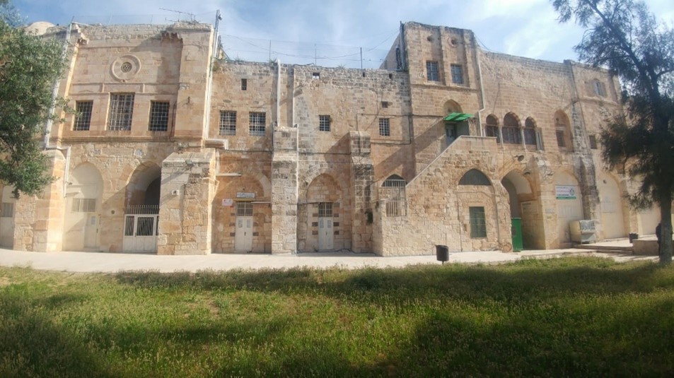 المدرسة الفارسية