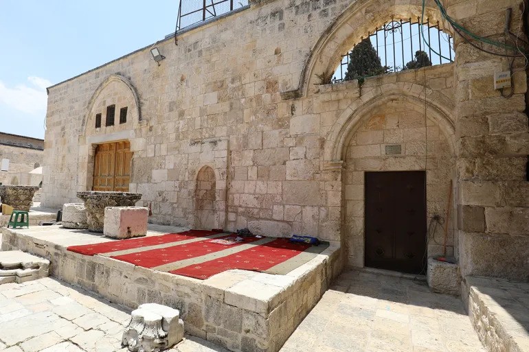 المصطبة الفخرية