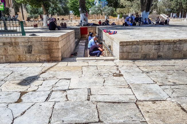 مصطبة المتوضأ المزدوجة