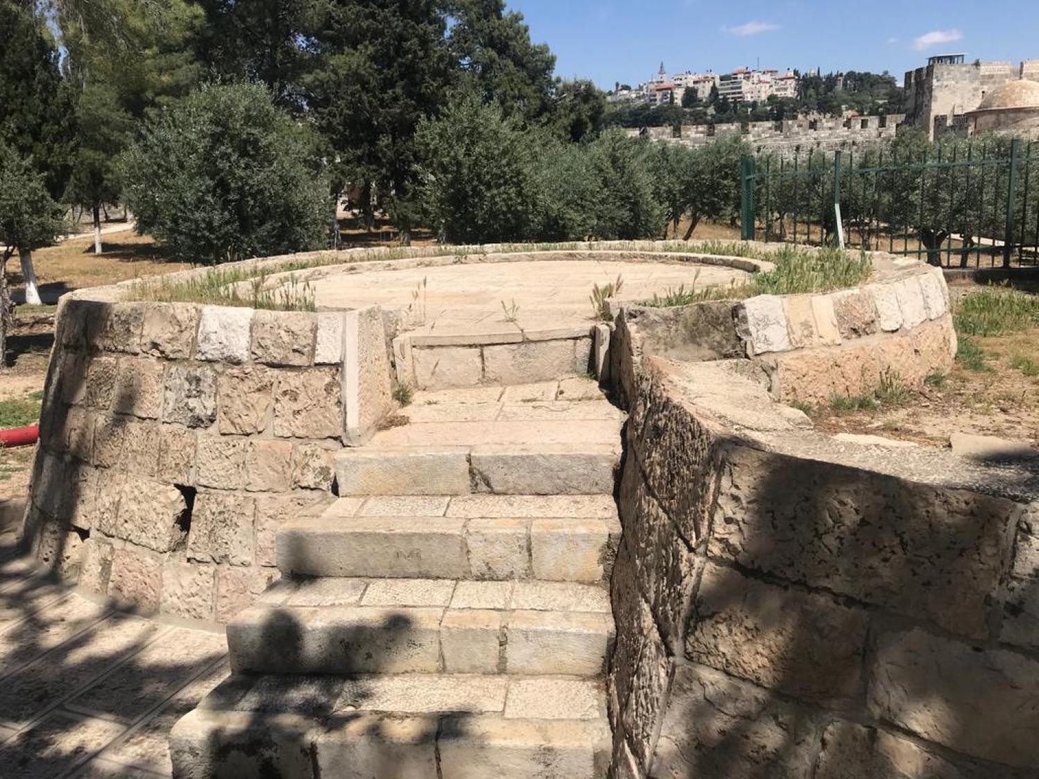 مصطبة أسطواني